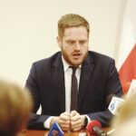 04.10.2019 Kielce. Podpisanie umów na zakup karetek dla ŚCRMiTS. Janusz Cieszyński - wiceminister zdrowia / Jarosław Kubalski / Radio Kielce