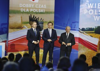 09.10.2019. Kielce. Konwencja PiS. Od lewej: poseł Michał Cieślak, Zbigniew Ziobro - minister sprawiedliwości i poseł Krzysztof Lipiec / Jarosław Kubalski / Radio Kielce