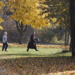 19.10.2019. Tokarnia. Wizyta ambasadorów z 20 krajów w Parku Etnograficznym / Jarosław Kubalski / Radio Kielce