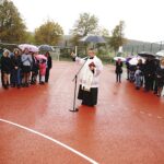 05.10.2019 Korzecko. Otwarcie wielofunkcyjnego boiska przy Szkole Podstawowej w Korzecku. Na zdjęciu: ks. Jan Kukowski / Jarosław Kubalski / Radio Kielce