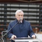 10.10.2019 Michniów. Mauzoleum. Uroczystość wręczenia medali Pro Patria dla 11 ocalałych z pacyfikacji Michniowa. Marszałek Andrzej Bętkowski / Jarosław Kubalski / Radio Kielce