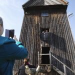 19.10.2019. Tokarnia. Wizyta ambasadorów z 20 krajów w Parku Etnograficznym / Jarosław Kubalski / Radio Kielce