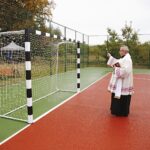 05.10.2019 Korzecko. Otwarcie wielofunkcyjnego boiska przy Szkole Podstawowej w Korzecku. Na zdjęciu: ks. Jan Kukowski / Jarosław Kubalski / Radio Kielce