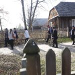 19.10.2019. Tokarnia. Wizyta ambasadorów z 20 krajów w Parku Etnograficznym / Jarosław Kubalski / Radio Kielce