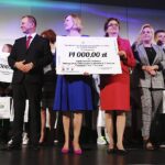 02.10.2019 Kielce. Centrum Kongresowe Targów Kielce. Gala Wojewódzkiego Funduszu Ochrony Środowiska i Gospodarki Wodnej podczas której wręczono nagrody dla 10 szkół podstawowych z regionu w ramach konkursu "Przesłanie Klimatyczne". Nagrody wręczyli prezes zarządu WFOŚ i GW w Kielcach Ryszard Gliwiński, wiceminister sportu turystyki Anna Krupka i wojewoda Agata Wojtyszek / Jarosław Kubalski / Radio Kielce