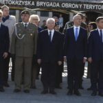 20.10.2019. Kielce. Przysięga wojskowa żołnierzy WOT. Na zdjęciu (od lewej): Krzysztof Słoń - senator, płk Grzegorz Motak, dowódca 10. Świętokrzyskiej Brygady, Krzysztof Lipiec - poseł, Piotr Wawrzyk - wiceminister spraw zagranicznych i Andrzej Pruś - przewodniczący Sejmiku Województwa Świętokrzyskiego / Jarosław Kubalski / Radio Kielce