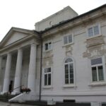 29.10.2019 Bejsce. Remont sali owalnej i marmurowej w Pałacu Badenich / Marta Gajda / Radio Kielce