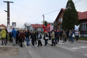 30.10.2019. Michałów. Mieszkańcy protestują przeciwko biogazowni / Marta Gajda / Radio Kielce