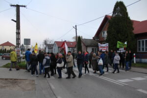 30.10.2019. Michałów. Mieszkańcy protestują przeciwko biogazowni / Marta Gajda / Radio Kielce