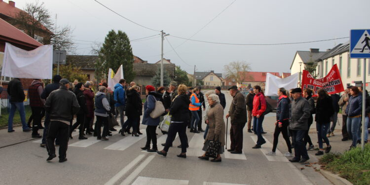 Utrudnienia w Jaronowicach. Mieszkańcy protestują przeciwko rozbudowie drogi