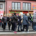 03.10.2019 Skalbmierz. Protest przeciwko budowie biogazowni. Blokada drogi wojewódzkiej nr 768 / Marta Gajda / Radio Kielce