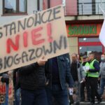 03.10.2019 Skalbmierz. Protest przeciwko budowie biogazowni. Blokada drogi wojewódzkiej nr 768 / Marta Gajda / Radio Kielce
