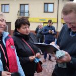 03.10.2019 Skalbmierz. Protest przeciwko budowie biogazowni. Blokada drogi wojewódzkiej nr 768 / Marta Gajda / Radio Kielce