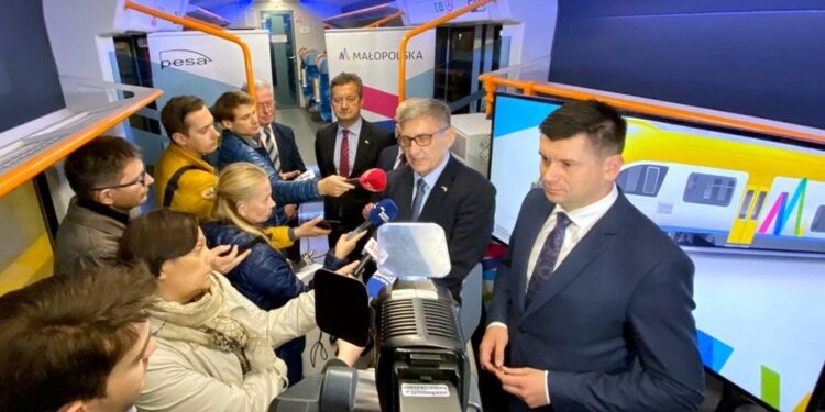 KRAKÓW. Małopolska podpisała umowę z Pesą na dostawę czterech pociągów - Radio Kielce malopolska.pl