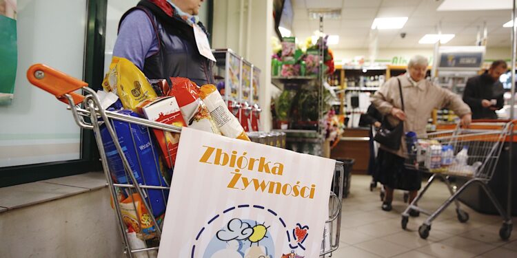 Kielce. Dwudniowa zbiórka żywności „Paczka dla Seniora” / Jarosław Kubalski / Radio Kielce