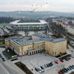 Komitet Obrony Demokracji protestuje przeciwko imprezie w Wojewódzkim Domu Kultury w Kielcach