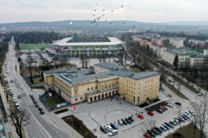 Komitet Obrony Demokracji protestuje przeciwko imprezie w Wojewódzkim Domu Kultury w Kielcach
