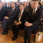 10.10.2019 Sandomierz. Filia UJK w Sandomierzu uroczyście zainaugurowała nowy rok akademicki. Na zdjęciu (od lewej): Aleksandra Klubińska - burmistrz Koprzywnicy, senator Jarosław Rusiecki, poseł Michał Cieślak, poseł Andrzej Kryj i Marcin Marzec - burmistrz Sandomierza / Grażyna Szlęzak-Wójcik / Radio Kielce
