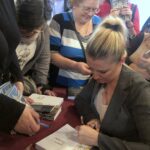 19.10.2019. Sandomierz. Spotkanie autorskie Magdaleny Wolińskiej – Riedi, korespondentki TVP / Grażyna-Szlęzak-Wójcik / Radio Kielce