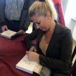 19.10.2019. Sandomierz. Spotkanie autorskie Magdaleny Wolińskiej – Riedi, korespondentki TVP / Grażyna-Szlęzak-Wójcik / Radio Kielce