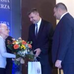 20.10.2019. Sandomierz. Uroczystość nadania tytułu Honorowego Obywatela Sandomierza dla Aleksandra Patkowskiego. Na zdjęciu (od lewej): prof. Hanna Patkowska - córka Aleksandra Patkowskiego, Marcin Marzec - burmistrz Sandomierza i Wojciech Czerwiec - przewodniczący Rady Miasta Sandomierz / Grażyna Szlęzak-Wójcik / Radio Kielce