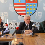 01.10.2019. Kielce. Konferencja dotycząca Hubertusa Świętokrzyskiego. Od lewej: Jarosław Machnicki - dyrektor WDK w Kielcach,  Andrzej Bętkowski - marszałek województwa świętokrzyski i łowczy Jarosław Mikołajczyk / Szymon Pawlak