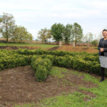 10.10.2019. Gorzków, gm. Kazimierza Wielka. Ogród Biblijny. Na zdjęciu pomysłodawca inwestycji Agnieszka Kula-Kielian, kierownik Domu Seniora w Gorzkowie / Marta Gajda / Radio Kielce