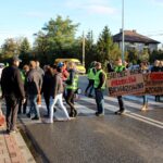 10.10.2019 Skalbmierz. Protest przeciwko budowie biogazowni / Marta Gajda / Radio Kielce