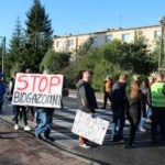 10.10.2019 Skalbmierz. Protest przeciwko budowie biogazowni / Marta Gajda / Radio Kielce