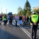10.10.2019 Skalbmierz. Protest przeciwko budowie biogazowni / Marta Gajda / Radio Kielce