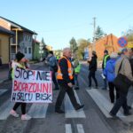 10.10.2019 Skalbmierz. Protest przeciwko budowie biogazowni / Marta Gajda / Radio Kielce