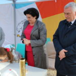 11.10.2019. Pacanów. Uroczystość wmurowania kamienia węgielnego pod budowę Akademii Bajki w Pacanowie. Karolina Kępczyk - dyrektor Europejskiego Centrum Bajki i Andrzej Bętkowski - marszałek województwa świętokrzyskiego / Marta Gajda / Radio Kielce