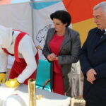 11.10.2019. Pacanów. Uroczystość wmurowania kamienia węgielnego pod budowę Akademii Bajki w Pacanowie. Karolina Kępczyk - dyrektor Europejskiego Centrum Bajki i Andrzej Bętkowski - marszałek województwa świętokrzyskiego / Marta Gajda / Radio Kielce