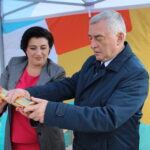 11.10.2019. Pacanów. Uroczystość wmurowania kamienia węgielnego pod budowę Akademii Bajki w Pacanowie. Karolina Kępczyk - dyrektor Europejskiego Centrum Bajki i Andrzej Bętkowski - marszałek województwa świętokrzyskiego / Marta Gajda / Radio Kielce