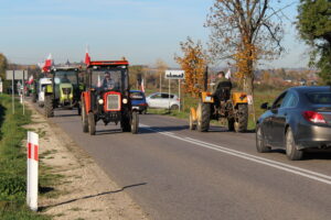 17.10.2019. Sielec Biskupi. Protest mieszkańców przeciwko planom budowy biogazowni / Marta Gajda / Radio Kielce