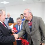 18.10.2019. Busko-Zdrój. Konwent Powiatów Województwa Świętokrzyskiego z okazji 20-lecia Samorządów Powiatowych. Na zdjęciu (od lewej): Ludwik Węgrzyn – ekspert Związku Powiatów Polskich,  Stanisław Masternak – były starosta sandomierski / Marta Gajda / Radio Kielce