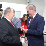 18.10.2019. Busko-Zdrój. Konwent Powiatów Województwa Świętokrzyskiego z okazji 20-lecia Samorządów Powiatowych. Na zdjęciu (od lewej): Ludwik Węgrzyn – ekspert Związku Powiatów Polskich i Jan Nowak – starosta kazimierski / Marta Gajda / Radio Kielce