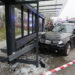 15.11.2017 Kielce. Wypadek na ulicy Grunwaldzkiej. Samochód wjechał w przystanek / Jarosław Kubalski / Radio Kielce