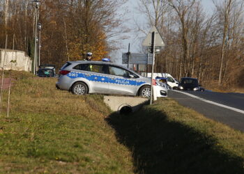 31.10.2018 Ćmińsk. Policja przeprowadza akcję "Znicz" / Jarosław Kubalski / Radio Kielce