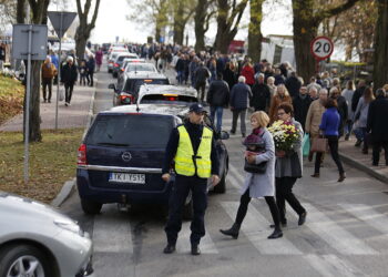 01.11.2018 Kielce. Wszystkich Świętych. Policja kieruje ruchem / Jarosław Kubalski / Radio Kielce