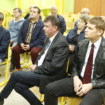 01.10.2019 Nowiny. Wiceminister spraw zagranicznych Piotr Wawrzyk i senator Krzysztof Słoń spotkali się z mieszkańcami w szkole podstawowej / Jarosław Kubalski / Radio Kielce