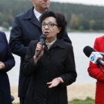 03.10.2019. Ruda. Otwarcie drogi i kompleksu turystycznego. Od lewej: Marzena Bernat - wójt gminy Brody, Agata Wojtyszek - wojewoda świętokrzyski i Elżbieta Witek - Marszałek Sejmu RP / Jarosław Kubalski / Radio Kielce