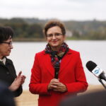 03.10.2019. Ruda. Otwarcie drogi i kompleksu turystycznego. Od lewej: Elżbieta Witek - Marszałek Sejmu RP i Agata Wojtyszek - wojewoda świętokrzyski / Jarosław Kubalski / Radio Kielce