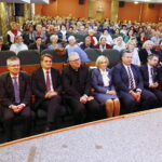 07.10.2019 Kielce. WDK. Inauguracja roku akademickiego Świętokrzyskiego Uniwersytetu Trzeciego Wieku. W pierwszym rzędzie od lewej: wiceminister sportu i turystyki Anna Krupka, prorektor PŚk ds. Studenckich i Dydaktyki Artur Maciąg, rektor UJK Jacek Semaniak, rektor WSD ks. Paweł Tambor, wicemarszałek Renata Janik, dziekan Wydziału Nauk Medycznych WSEiP Grzegorz Gałuszka, zastępca prezydenta miasta Marcin Różycki i senator Krzysztof Słoń / Jarosław Kubalski / Radio Kielce