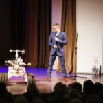 07.10.2019 Kielce. WDK. Inauguracja roku akademickiego Świętokrzyskiego Uniwersytetu Trzeciego Wieku. Wykład inauguracyjny - Dr Paweł Łaski z Katedry Automatyki i Robotyki na Wydziale Mechatroniki i Budowy Maszyn Politechniki Świętokrzyskiej / Jarosław Kubalski / Radio Kielce