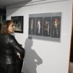 11.10.2019 Kielce. Galeria Tycjan. Wystawa projektów kostiumów i scenografii do przedstawień w Teatrze Stefana Żeromskiego / Jarosław Kubalski / Radio Kielce