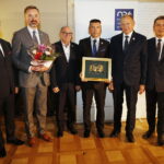 15.10.2019 Kielce. Muzeum Narodowe. Świętokrzyska Nagroda Kultury. Nagrodę z rąk marszałka Andrzeja Bętkowskiego i przewodniczącego sejmiku Andrzeja Prusia otrzymał zespół redakcyjny "Rocznika Polskiego Towarzystwa Historycznego Oddział w Skarżysku - Kamiennej": Piotr Kardyś, Marcin