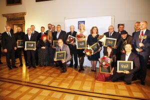 15.10.2019 Kielce. Muzeum Narodowe. Świętokrzyska Nagroda Kultury. Nagrodę z rąk marszałka Andrzeja Bętkowskiego i przewodniczącego sejmiku Andrzeja Prusia otrzymał Artur Jaroń / Jarosław Kubalski / Radio Kielce