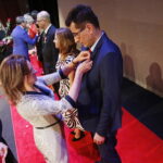 17.10.2019. Kielce. 90-lecie Wodociągów Kieleckich. Uroczysta gala w KCK. Medalami za Długoletnią Służbę pracowników odznaczyła wojewoda Agata Wojtyszek / Jarosław Kubalski / Radio Kielce