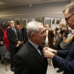 18.10.2019 Kielce. Przystanek Historia IPN. Krzyże Wolności i Solidarności dla działaczy opozycji antykomunistycznej w PRL Medale wręczył Jarosław Szarek - prezes IPN. Na zdj.: Jerzy Jabłoński / Jarosław Kubalski / Radio Kielce